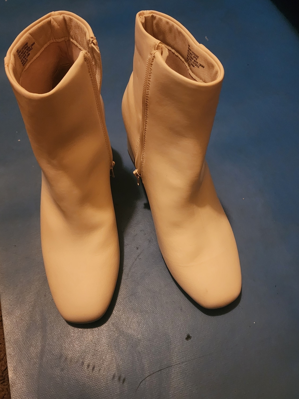 Brand new XOXO Cream Ankle Booties with Side Zip SIZE 9